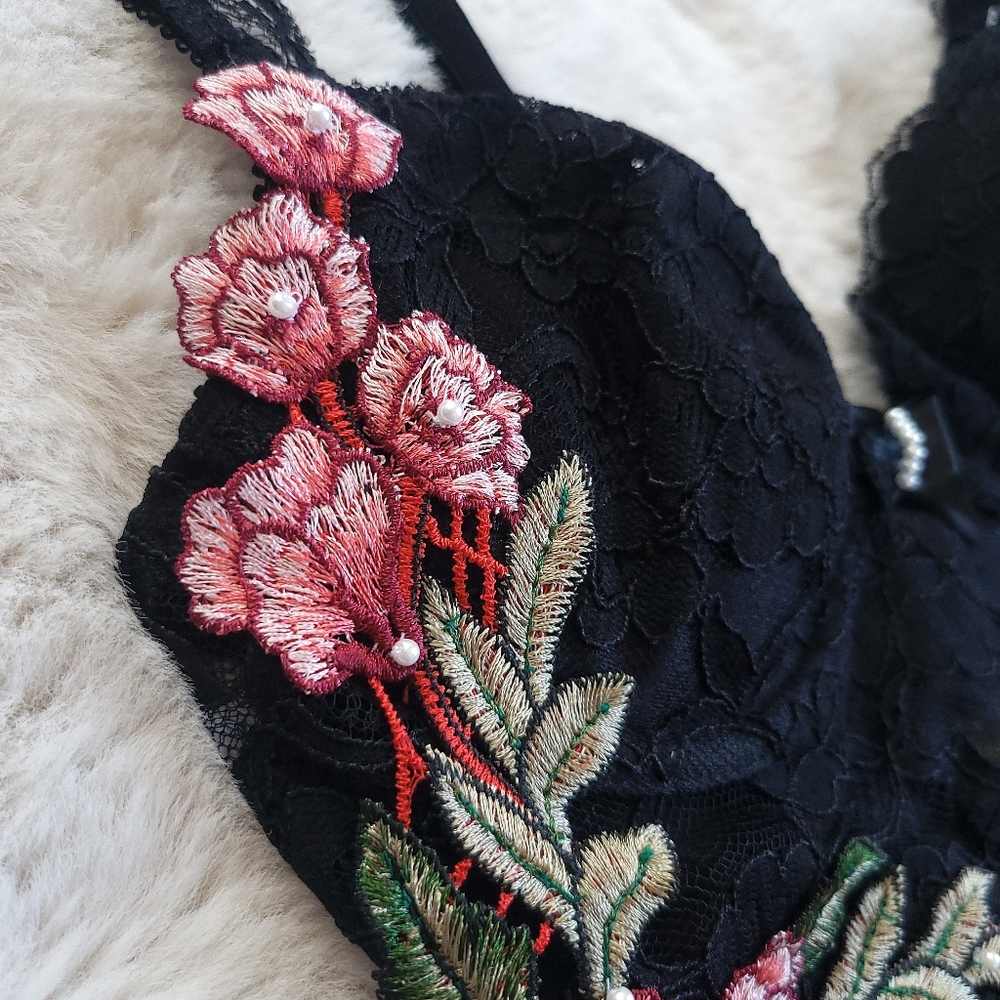 Vintage Gold Victoria Secret Dark Floral Embroidered Roses Lace Pearl Bodysuit - Picture 7 of 16